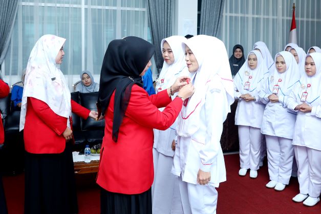 PEMASANGAN UNIFORM DAN PENGUCAPAN JANJI (CAPPING DAY)